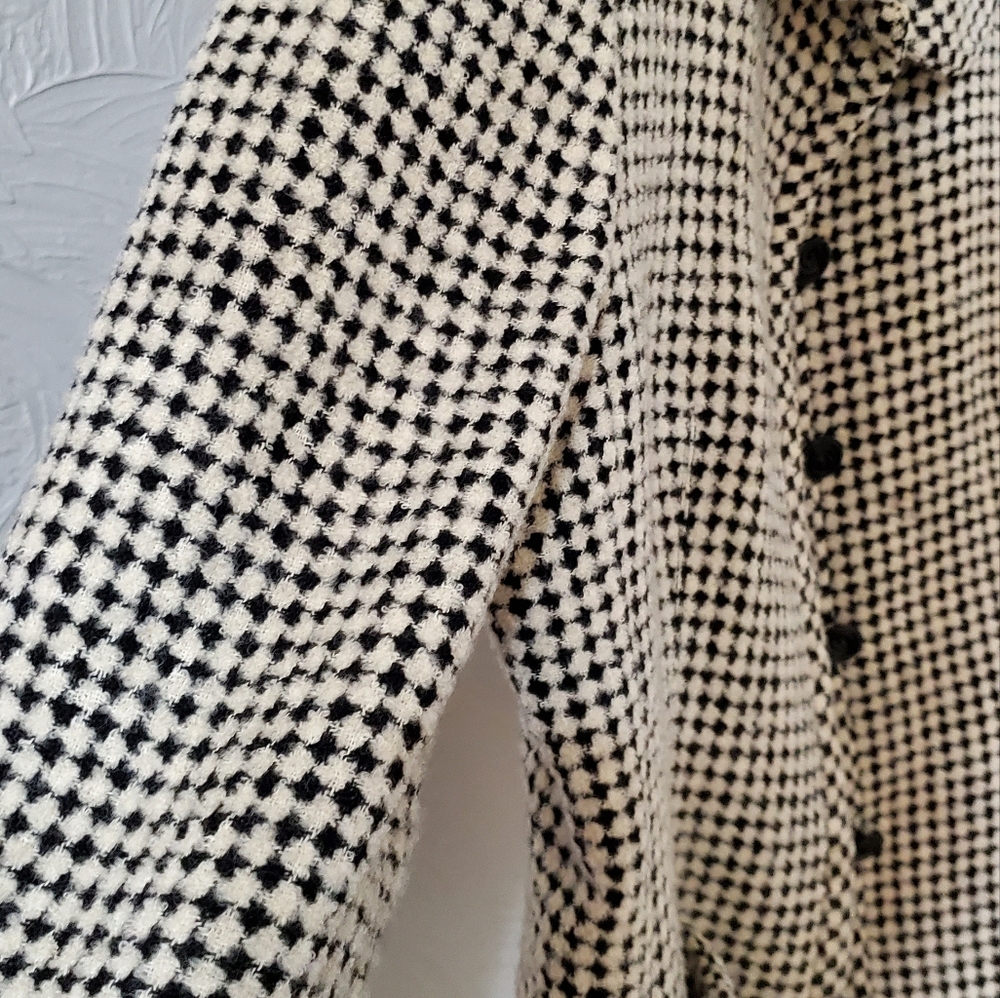 Womans Black and White Jacket - Picture 3 of 9